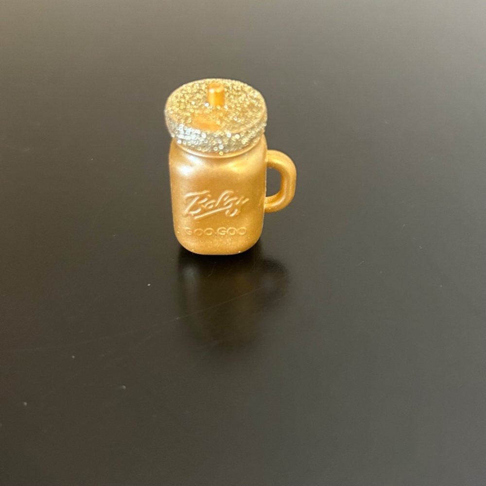 LOL Surprise! Glitterati Pup Bee- Pet Series 3 ( Rare/ Ultra Rare) - Picture 3 of 5